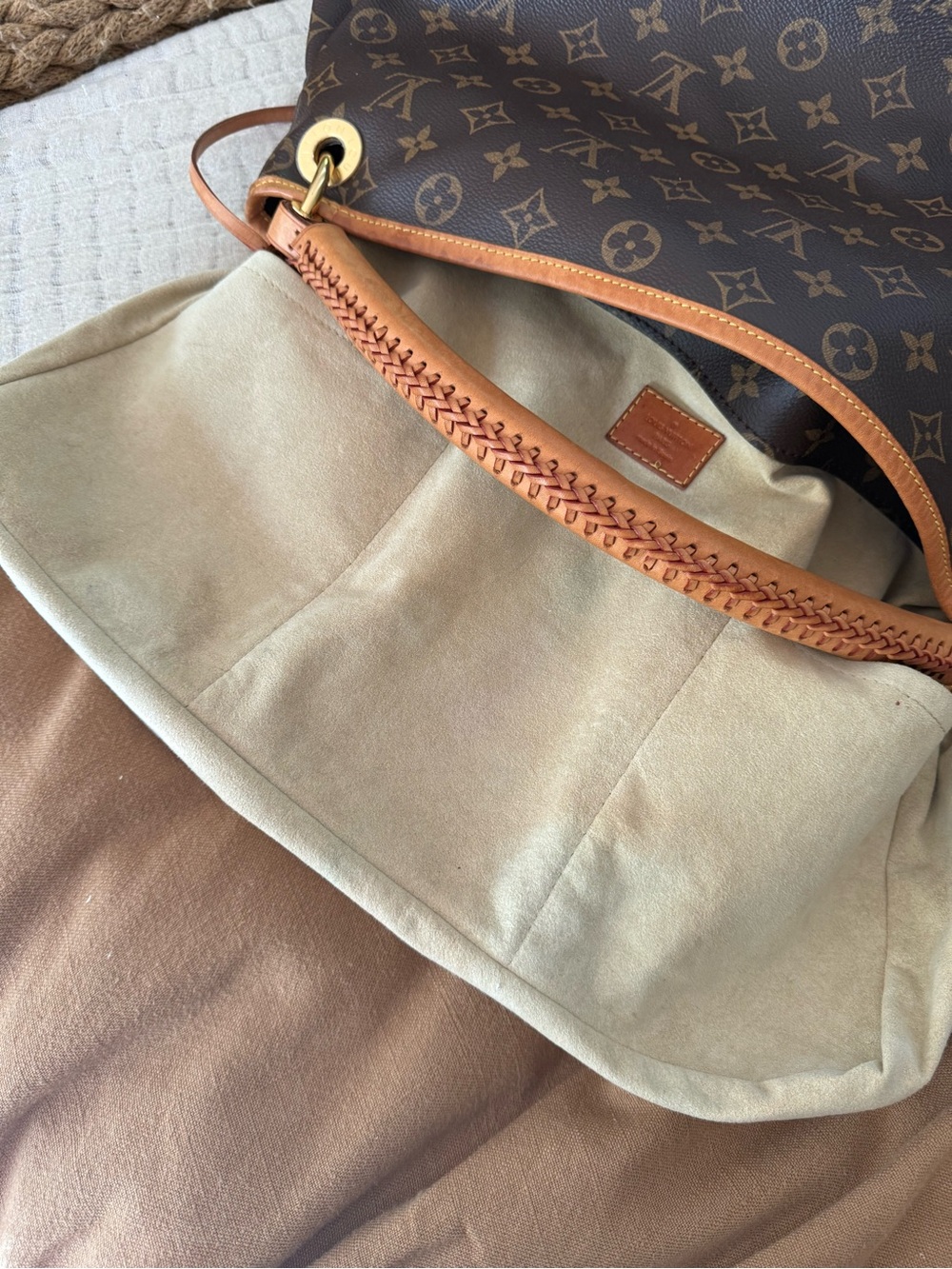 Louis Vuitton Brown Monogram Artsy MM  bag - Picture 11 of 14